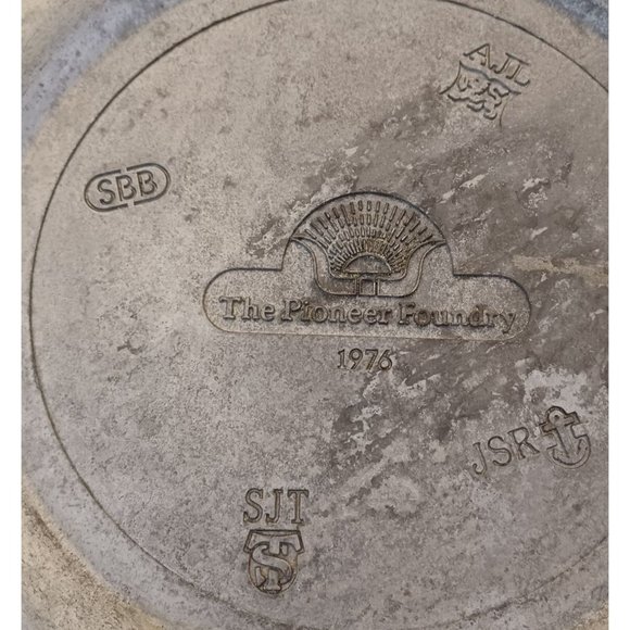 The Pioneer Foundry Pewter Plate CW Russel Inlay 10.5" Diam Vintage Old West - Picture 5 of 5